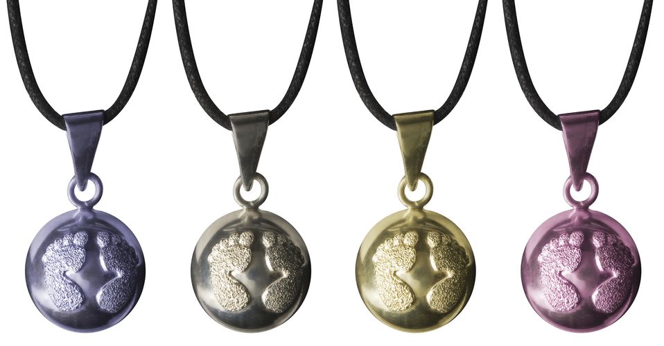 Quels symboles religieux peut-on mettre sur un collier de baptême ?