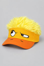 Casquette canard, vue studio, fond studio gris clair.