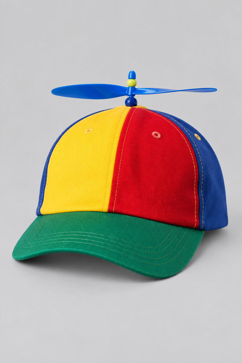 Casquette hélice, vue studio, fond studio gris clair.