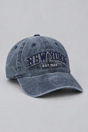 Casquette Rap Années 2000 — vue studio sur fond gris