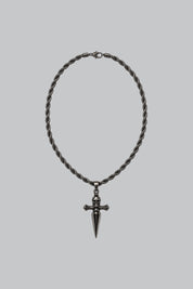 Collier Épée Punk — vue studio sur fond gris