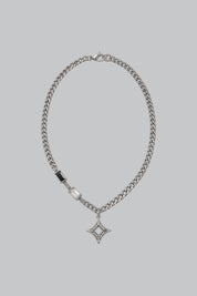 Collier Étoile Céleste — vue studio sur fond gris