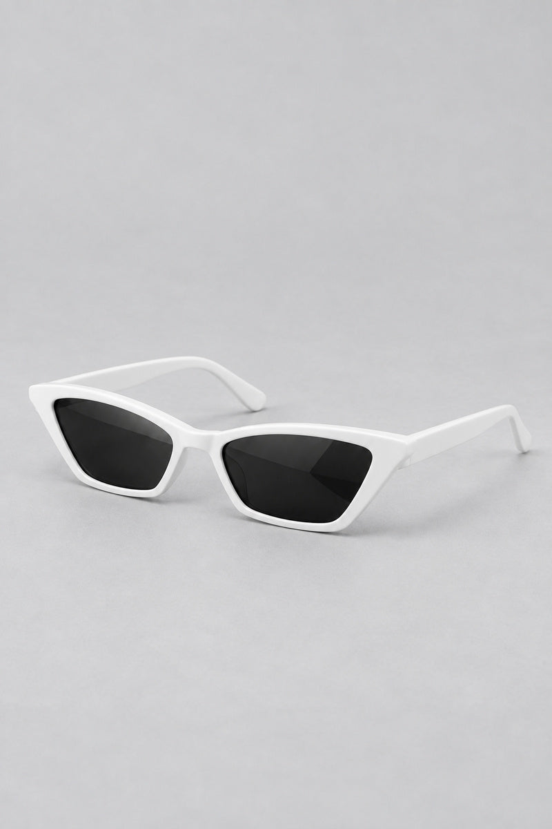 Lunettes Rétro Blanc — seules sur fond gris studio