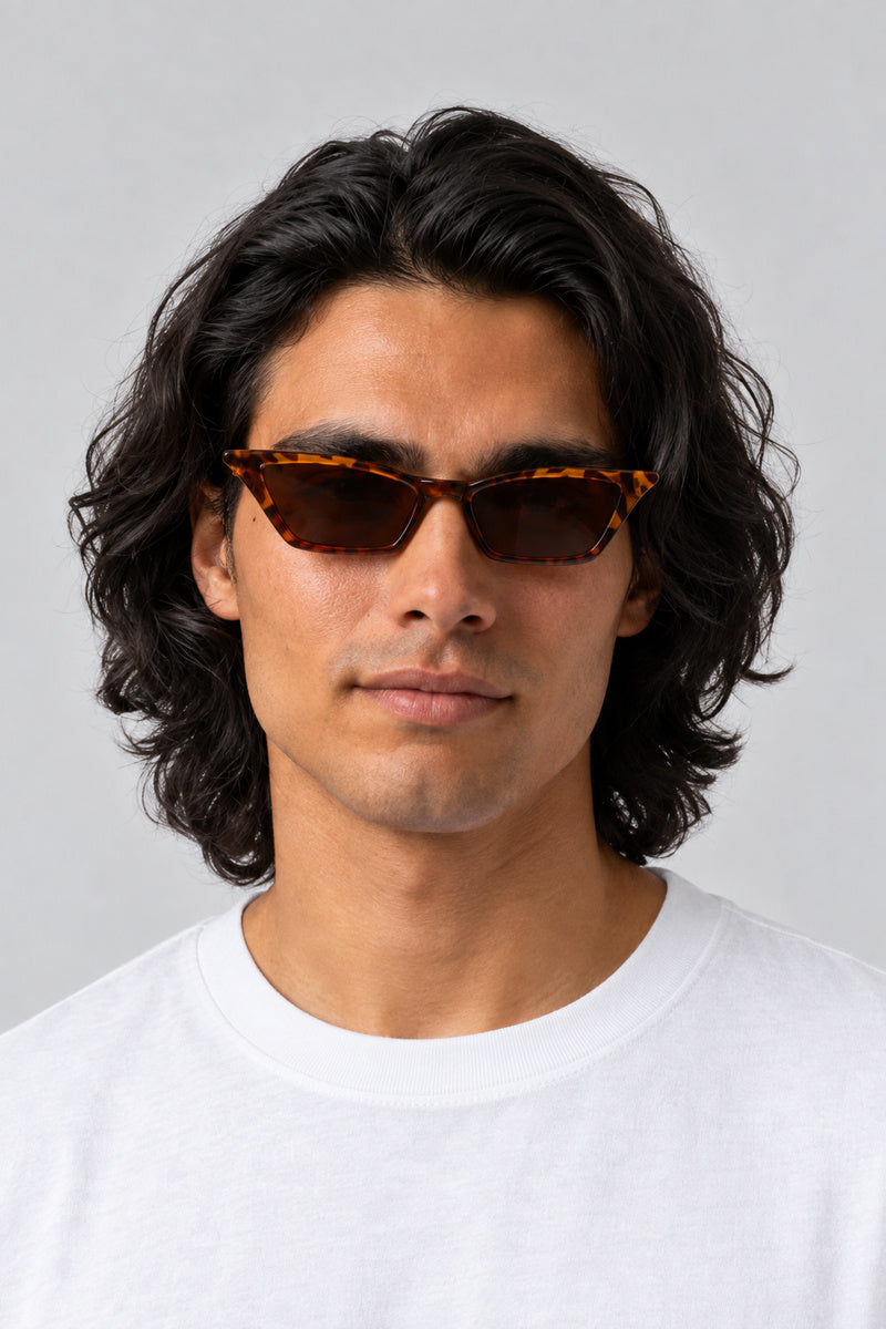 Lunettes Léopard Années 2000 — portées par notre modèle homme