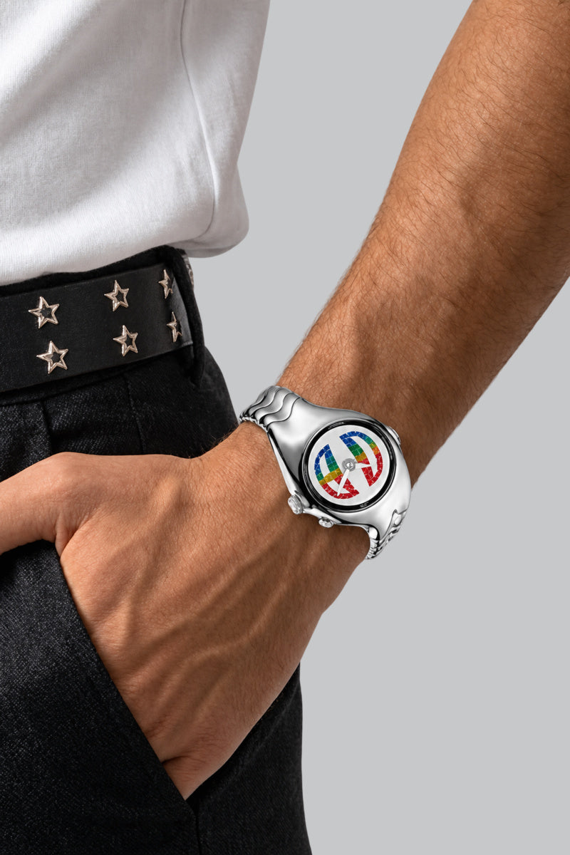 Montre Quartz Streetwear Blanc — vue portée sur fond gris