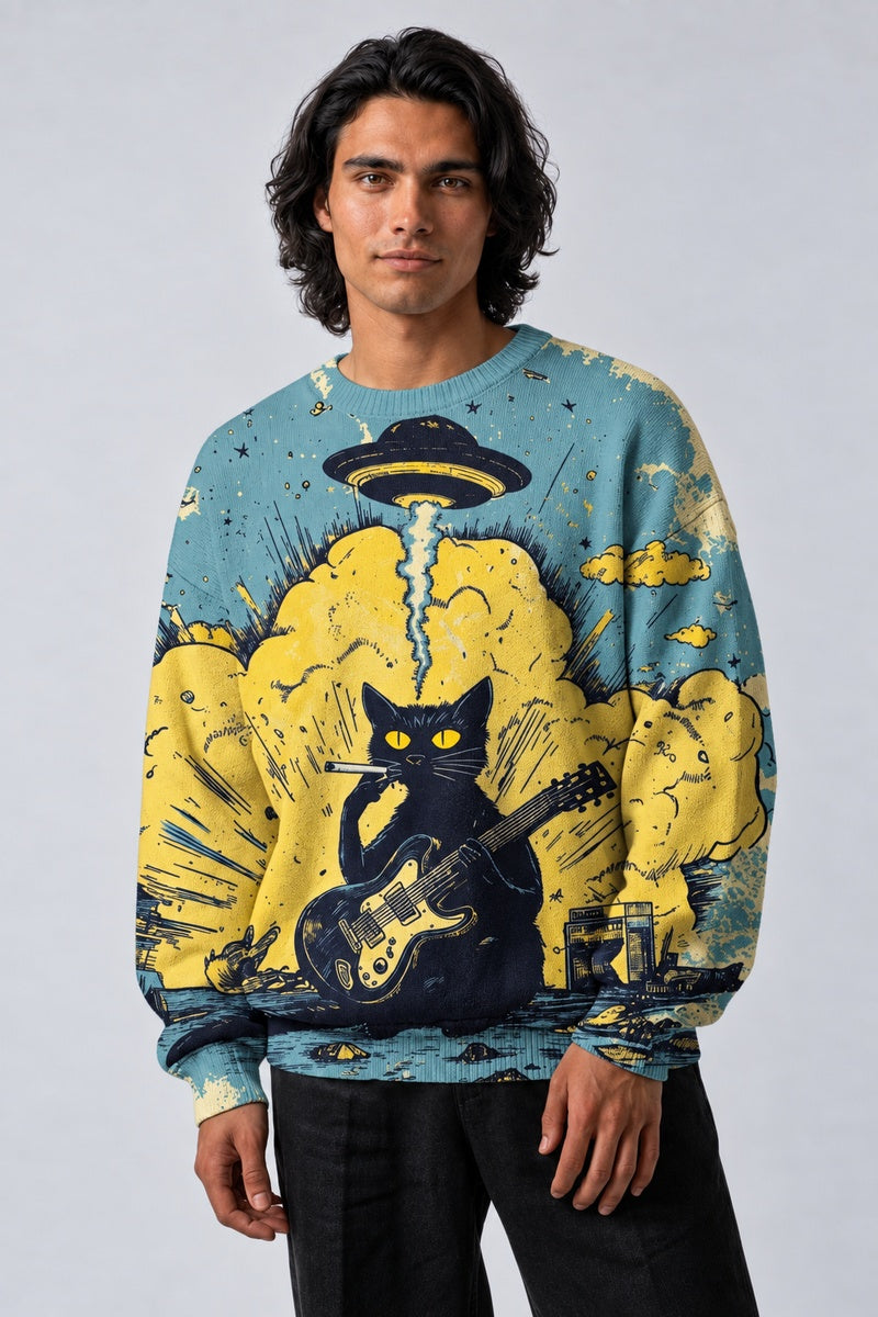 Pull Chat Kawaii, porté de face sur fond gris clair