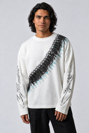 Pull Graphic Lettrage Oversize, porté de face sur fond gris clair