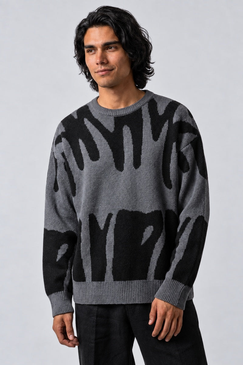 Pull Jacquard Irrégulier, porté de face sur fond gris clair