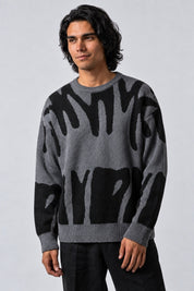 Pull Jacquard Irrégulier, porté de face sur fond gris clair