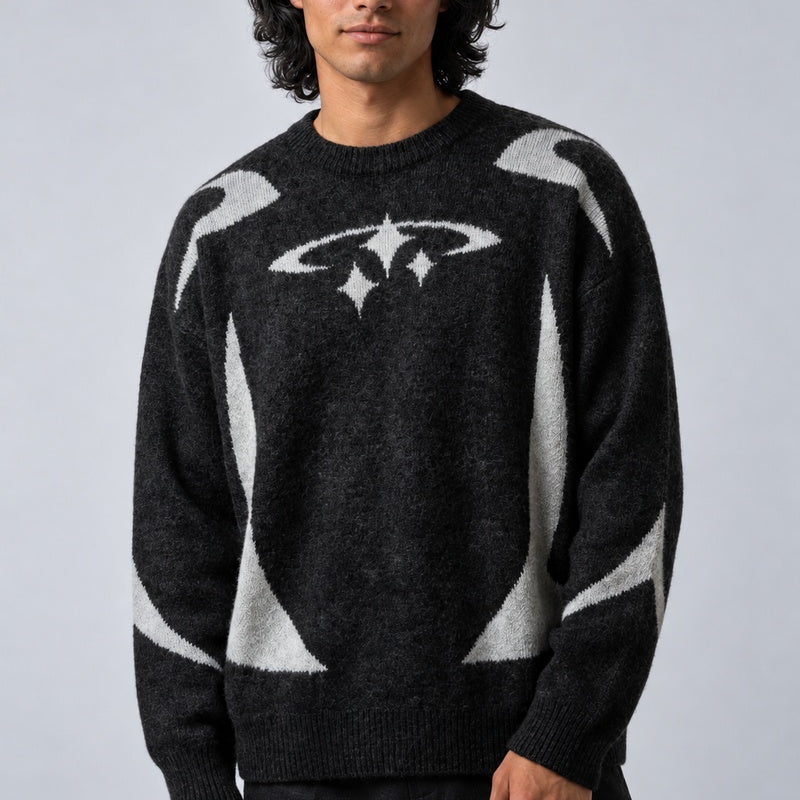 Pull Cosmic noir à motifs cosmiques blancs, porté de face sur fond gris clair