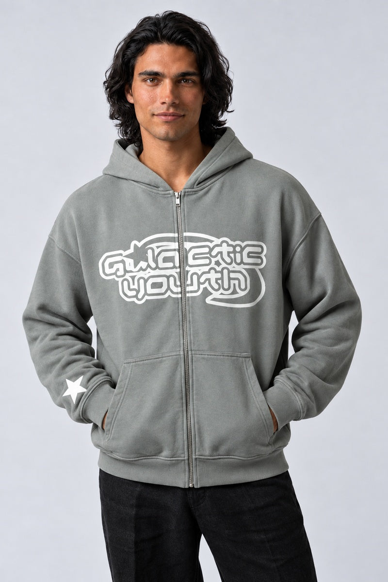 Sweat à capuche Y2K 'Galactic Youth' gris, vue de face sur fond gris clair — Y2K CLUB