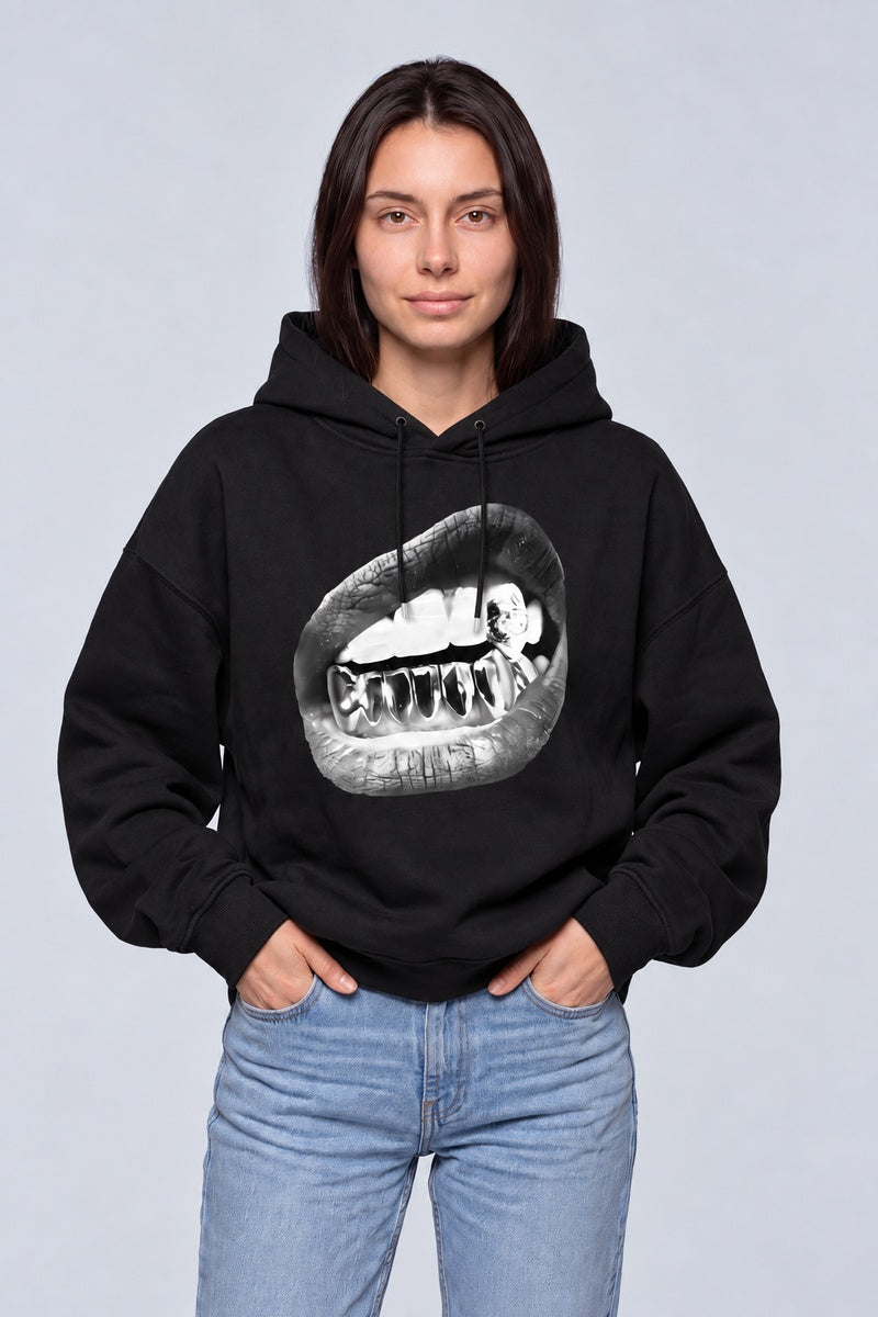 Sweat Bouche Grillz Rap — noir face, fond gris perle, Y2K CLUB