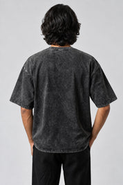 Dos uni du t-shirt punk oversize gris anthracite délavé, porté sur fond gris perle.